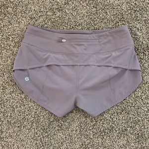 Lululemon speed up short-violet verbena color